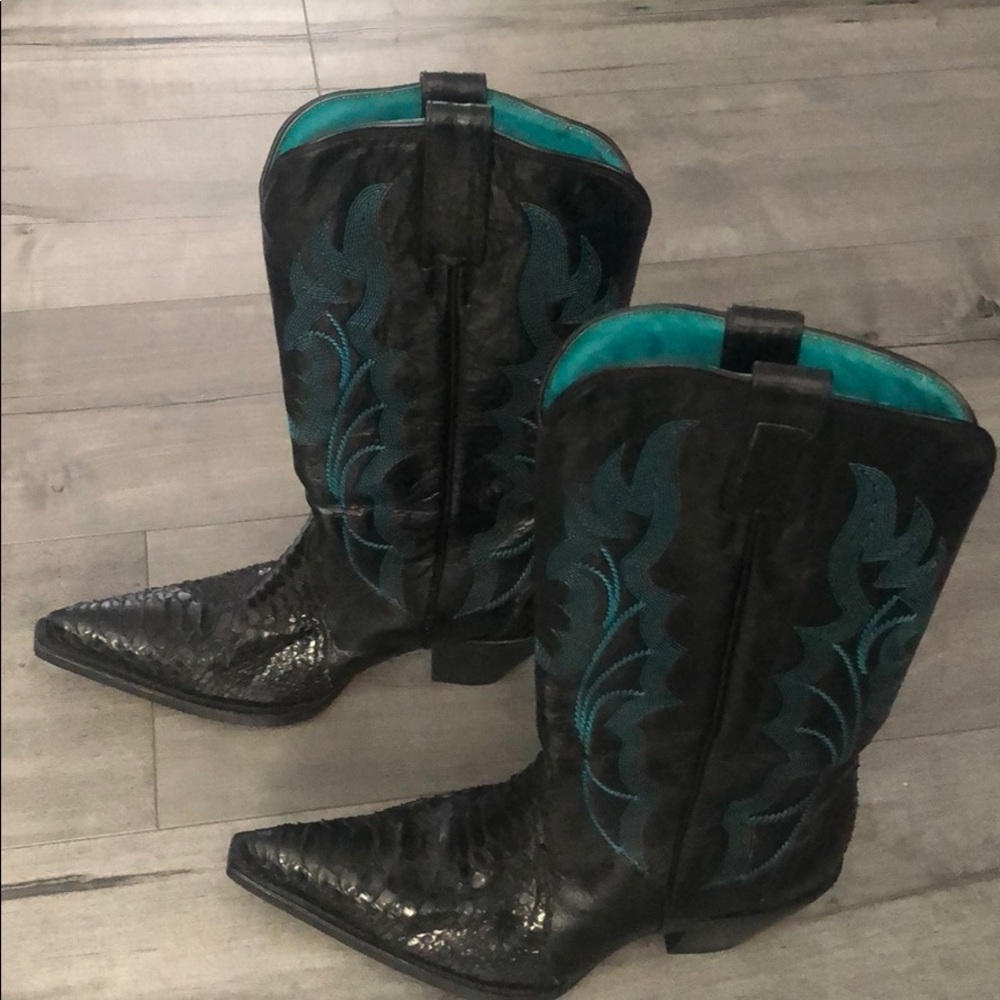 Custom made boots from Mexico real letter